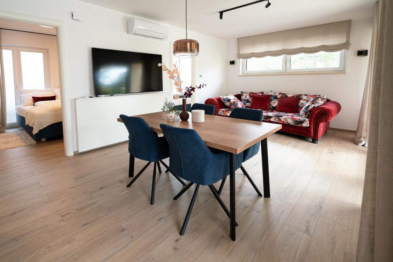 Apartments Kras 24 With Pool 세자나 외부 사진