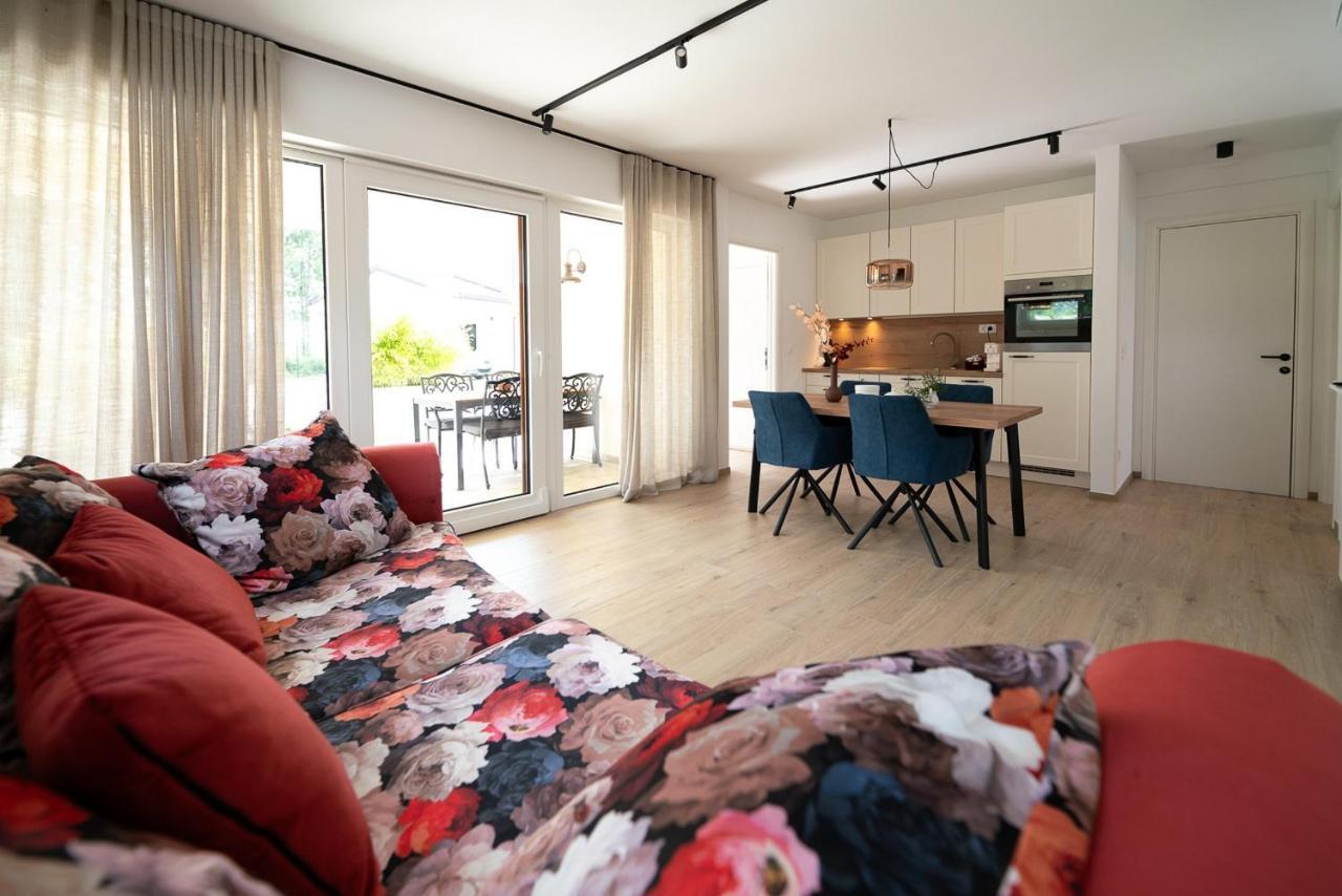 Apartments Kras 24 With Pool 세자나 외부 사진