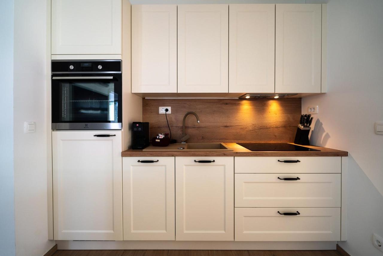 Apartments Kras 24 With Pool 세자나 외부 사진