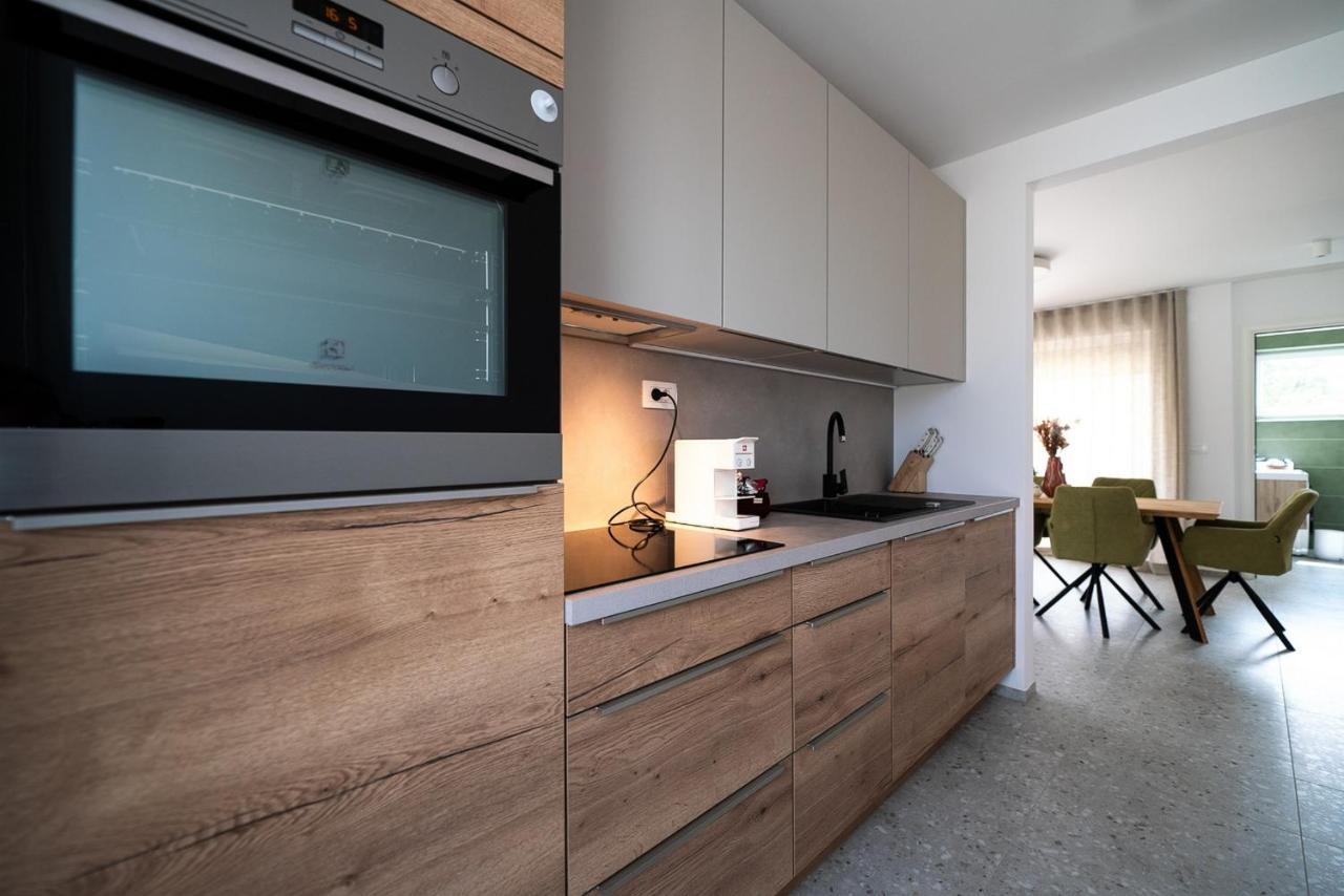 Apartments Kras 24 With Pool 세자나 외부 사진