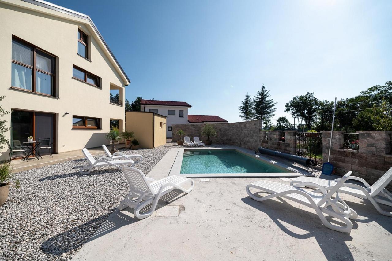 Apartments Kras 24 With Pool 세자나 외부 사진