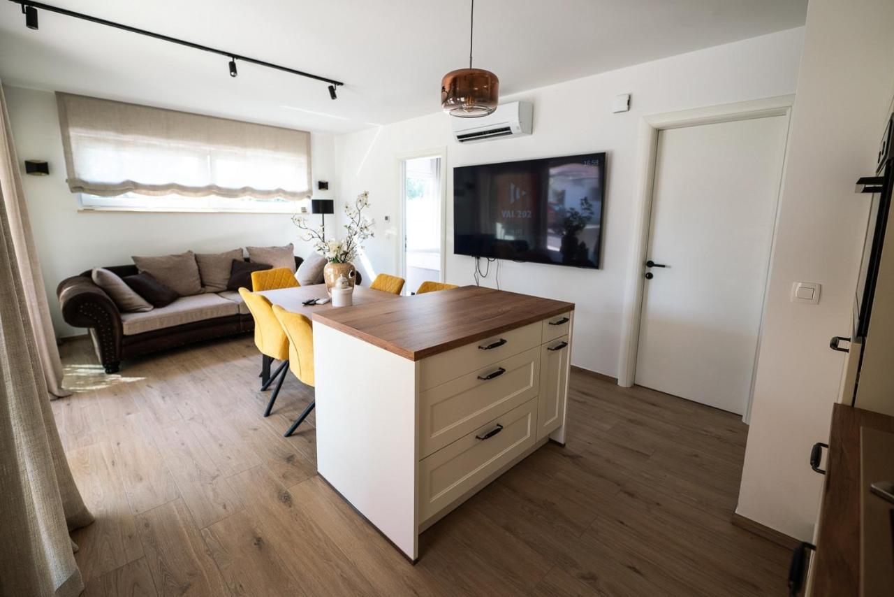 Apartments Kras 24 With Pool 세자나 외부 사진