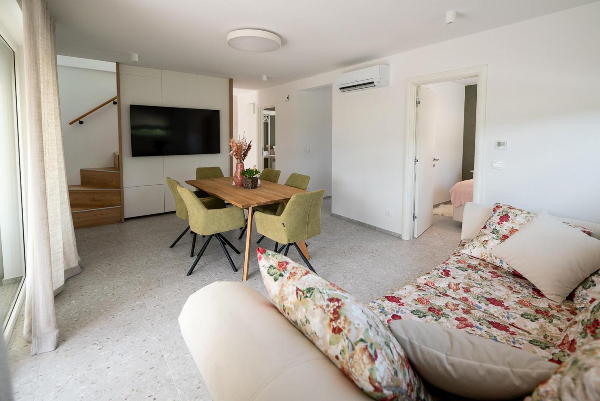 Apartments Kras 24 With Pool 세자나 외부 사진